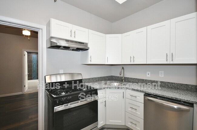 Building Photo - 933 4th Ave