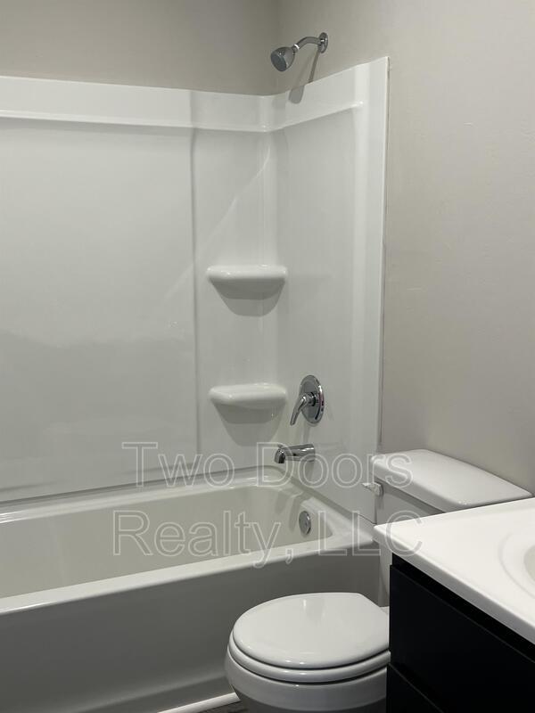 Building Photo - 561 SE 3rd Ter