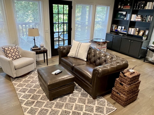 Primary Photo - 1550 Spalding Dr