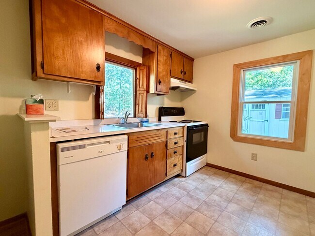 Building Photo - Rustic Ranch in Rehoboth