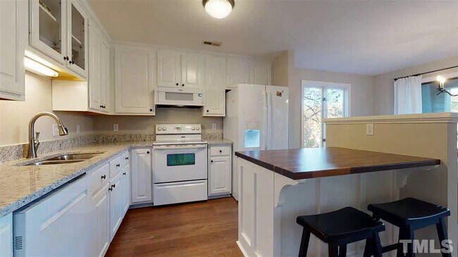 Building Photo - 329 Glen Echo Ln