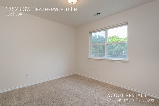 Building Photo - Spacious Sherwood Townhouse!