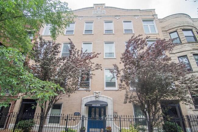 Primary Photo - 4022 N Clarendon Ave
