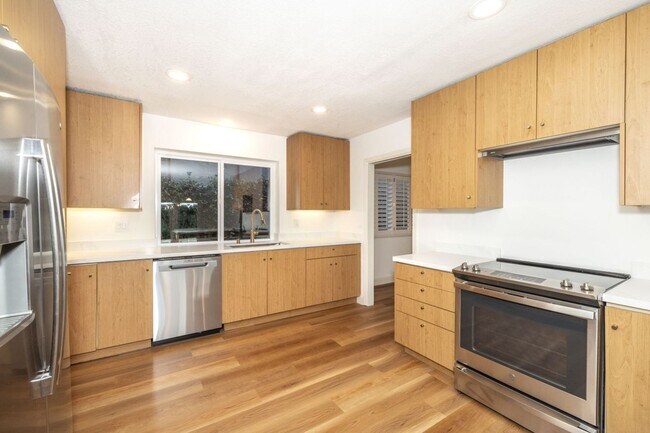 Building Photo - Executive Home With Remodeled Bathrooms + AC in Old Palo Alto