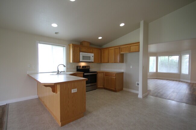 Kitchen - 9624 Spencer Ct