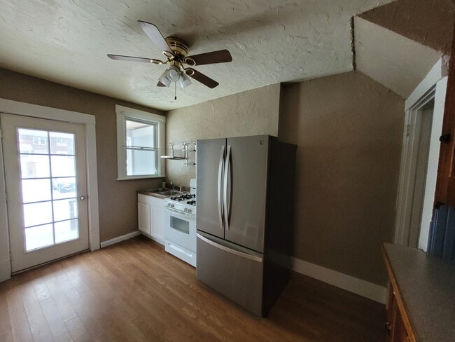 Building Photo - 857 Newton Ave