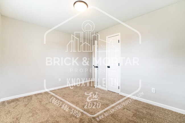Building Photo - 837 Teffeteller Ln