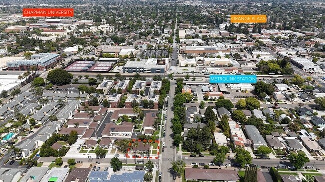 Building Photo - 633 W Maple Ave