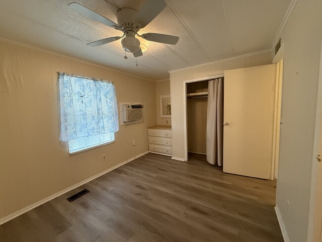 Building Photo - Cozy 2 Bedroom, 2 Bathroom Gem in St. Cloud – Your Perfect Retreat Awaits!