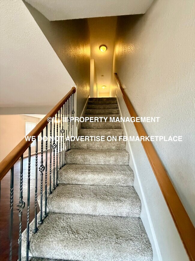 Building Photo - 921 SW Peach Tree Ln