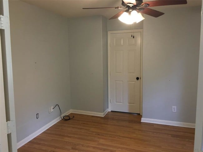 Building Photo - 14 Tranquil Glade Pl