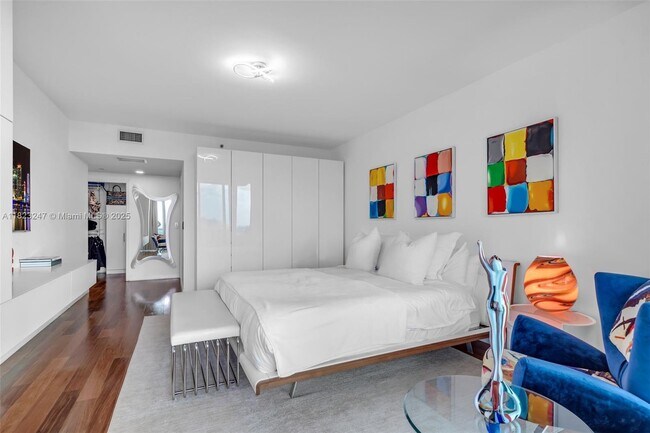 Building Photo - 1643 Brickell Ave
