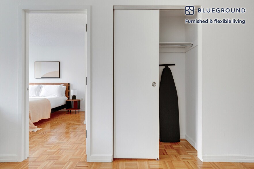 Building Photo - 520 W 48th St