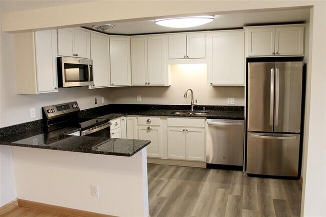 Building Photo - Newly Remodeled 2 Bedroom with washer & dryer behind Hilldale Mall!