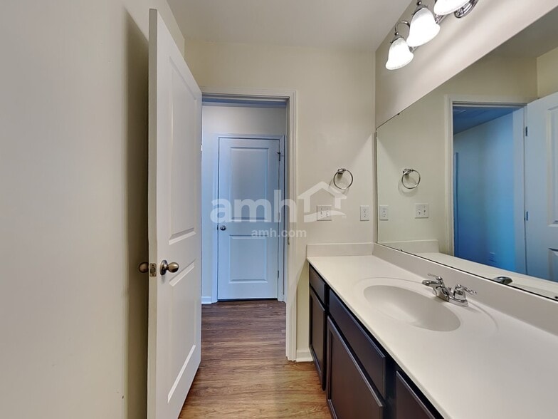 Building Photo - 136 Orion Way