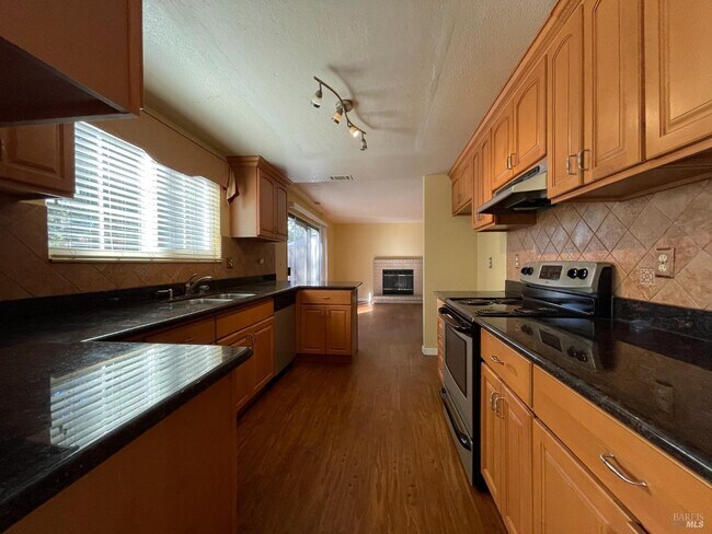 Building Photo - 304 Kingsly Ln
