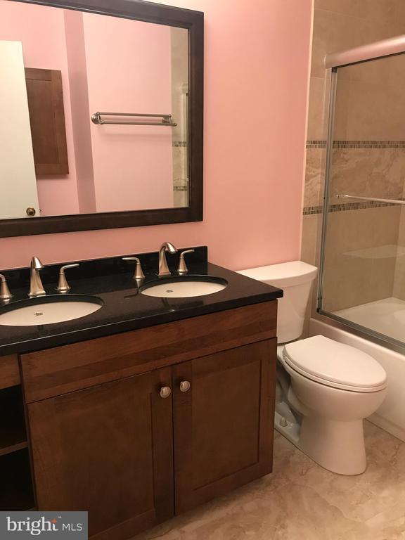 Building Photo - 10354 College Square