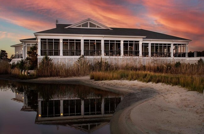 Building Photo - 37444 Castaway Dr
