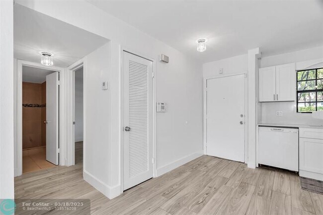 Building Photo - 3361 NW 85th Ave