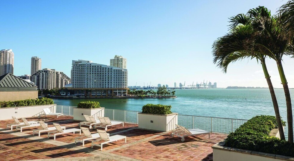 Building Photo - 1111 Brickell Bay Dr