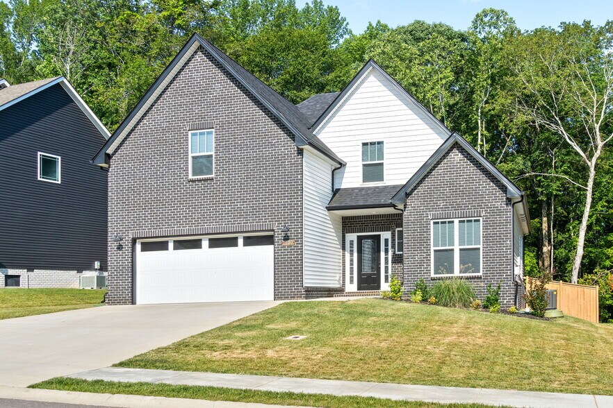Building Photo - 1022 Brightwood Ct