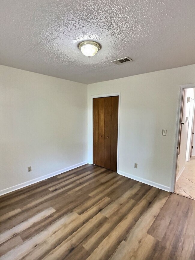 Building Photo - 9216 Pointe Aux Chenes Rd