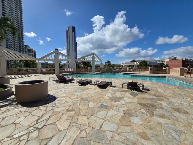 Building Photo - Immaculate Contemporary Living in Kaka‘ako- 2 bedroom, 2 bathroom, 1 covered parking stall, and I...