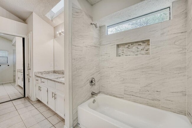 Building Photo - 11922 Meadowfire Dr