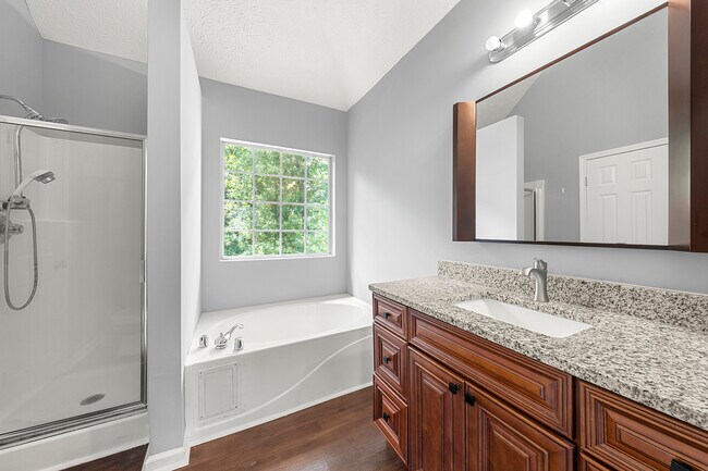 Building Photo - 1526 Venetian Dr SW