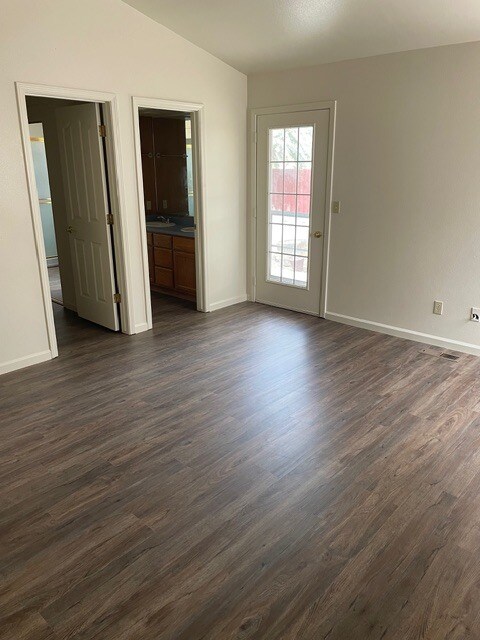 Building Photo - 1227 Green Valley Dr