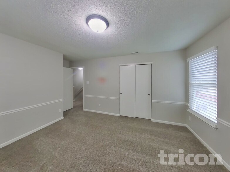 Building Photo - 350 Sunburst Ln