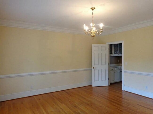 Building Photo - 5 Bedroom finished basement home in Marietta