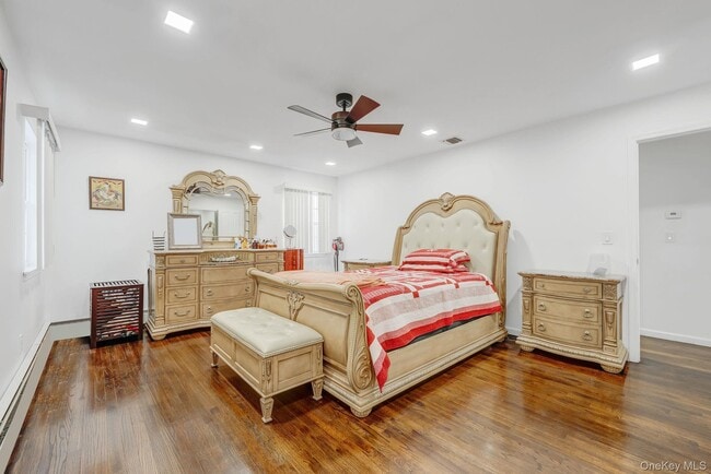 Building Photo - 475 Old Country Rd