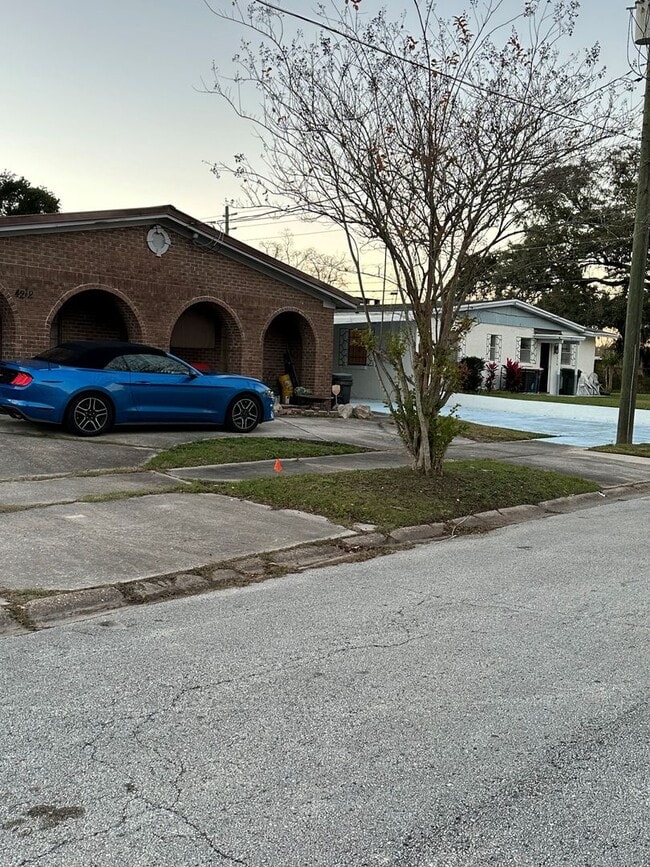 Building Photo - All Brick 4 bedroom 2 bath Northside Rental!