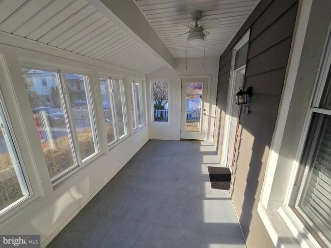 Building Photo - 9 E Simpson St