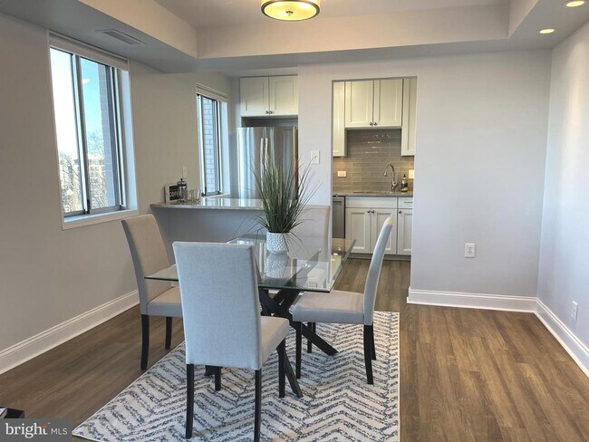 Building Photo - 8315 N Brook Ln