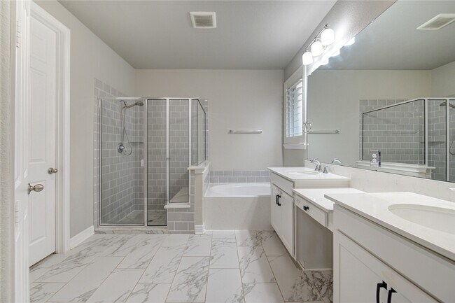 Building Photo - 28918 Woods Rose Ct