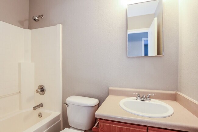 Building Photo - 11509 W Bloomfield Rd