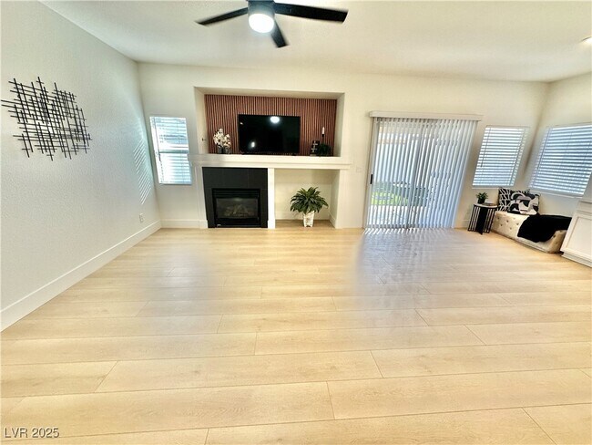 Building Photo - 10195 Queensbury Ave