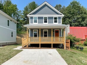 Building Photo - Stunning Three-Bedroom Home near Biltmore ...