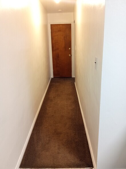 Rear Entry Hall - 515 East Dr