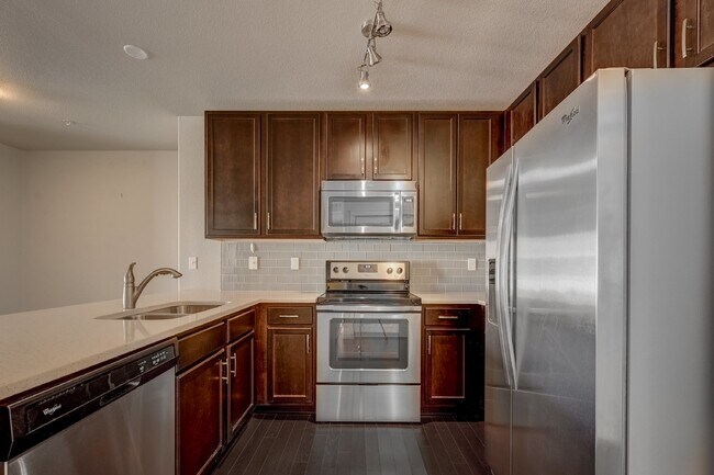 Building Photo - $1,850 - Updated One Bedroom Unit with Bon...