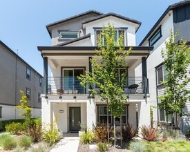 Building Photo - 2821 San Jacinto Ln
