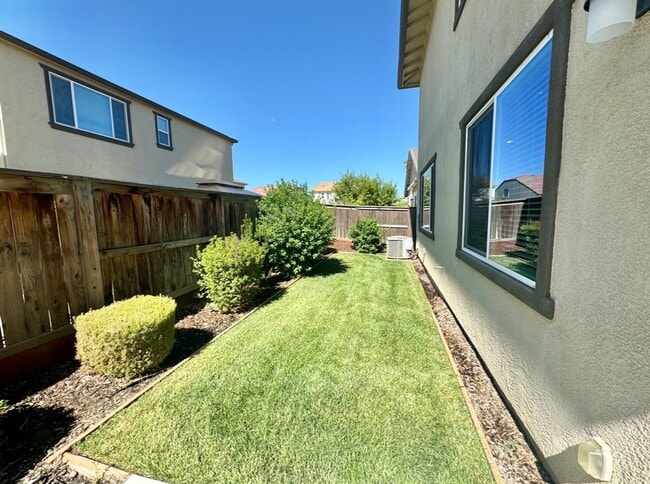 Building Photo - Beautiful home in Springlake!!