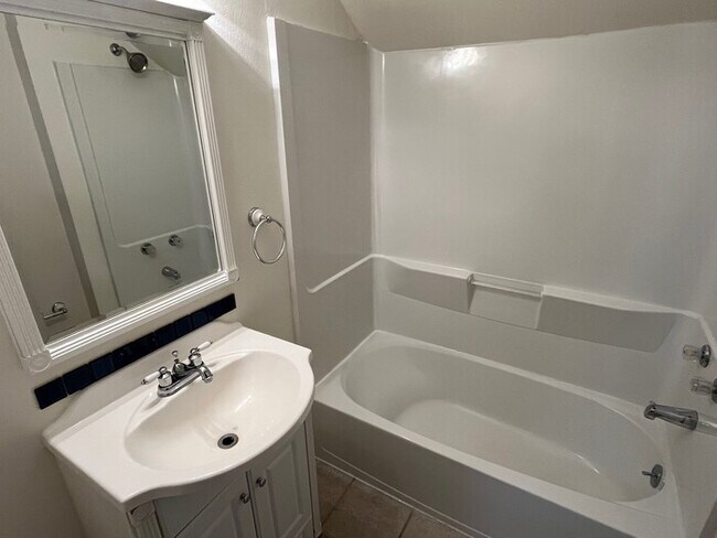 Building Photo - Remodeled West Jordan 4 Bedroom 4 Bath!