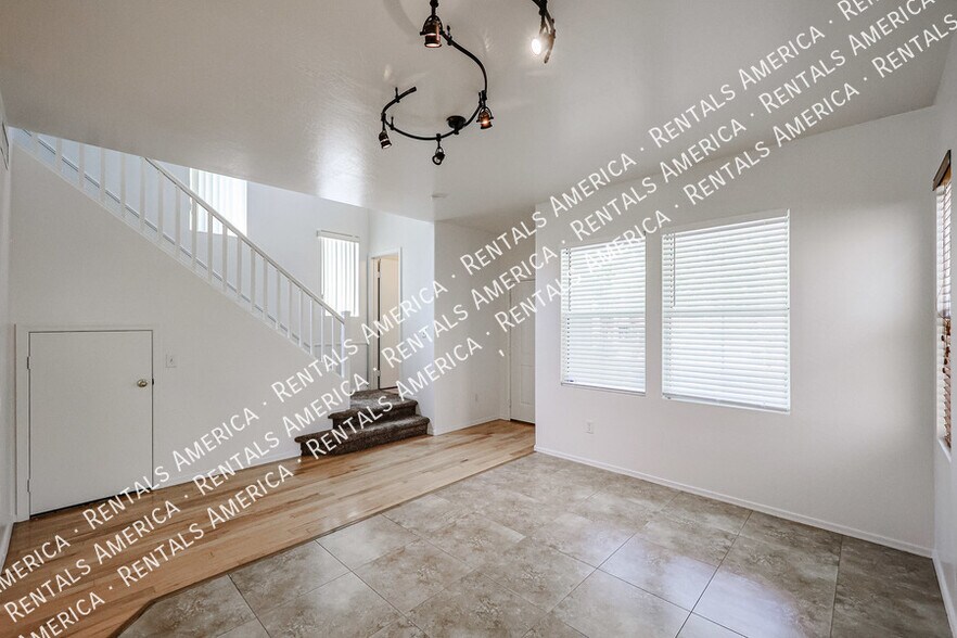 Building Photo - 1491 S Swallow Ln