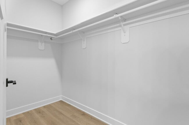 Building Photo - 1405 Deloss St