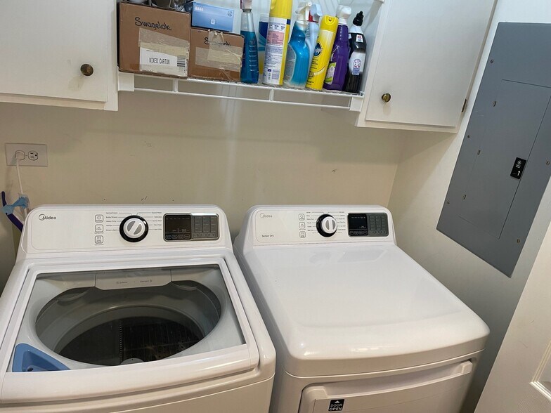 Building Photo - 107 Travellers Ln