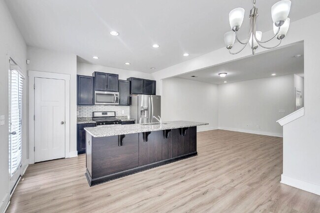 Building Photo - Stylish 3BR/2.5BA END-UNIT Townhome with Garage in Camelot Townes! $1,650/mo rent