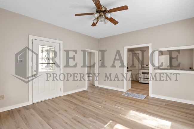 Building Photo - 1934 N Burns Ave